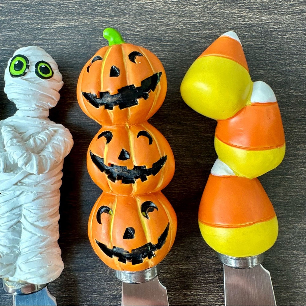 Pier 1 Halloween Canapé Cheese Knife Set - Vampire, Candy Corn, Pumpkins & Mummy - Picture 4 of 9